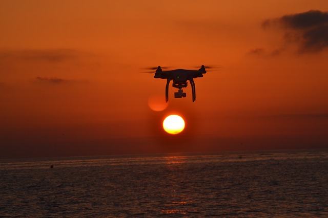 dron nad mořem